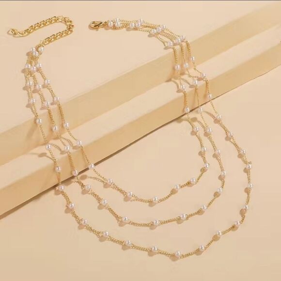 Three Layers Faux Pearl Necklace Fine Design - Picture 4 of 9